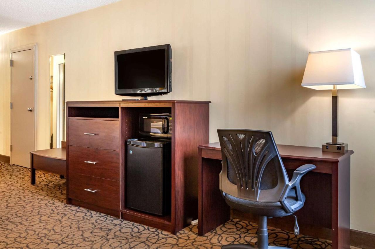 Quality Inn & Suites Escanaba North Extérieur photo
