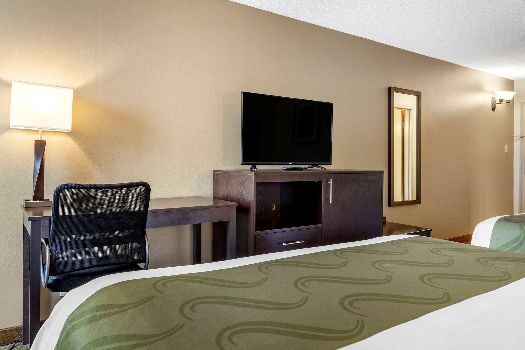 Quality Inn & Suites Escanaba North Extérieur photo