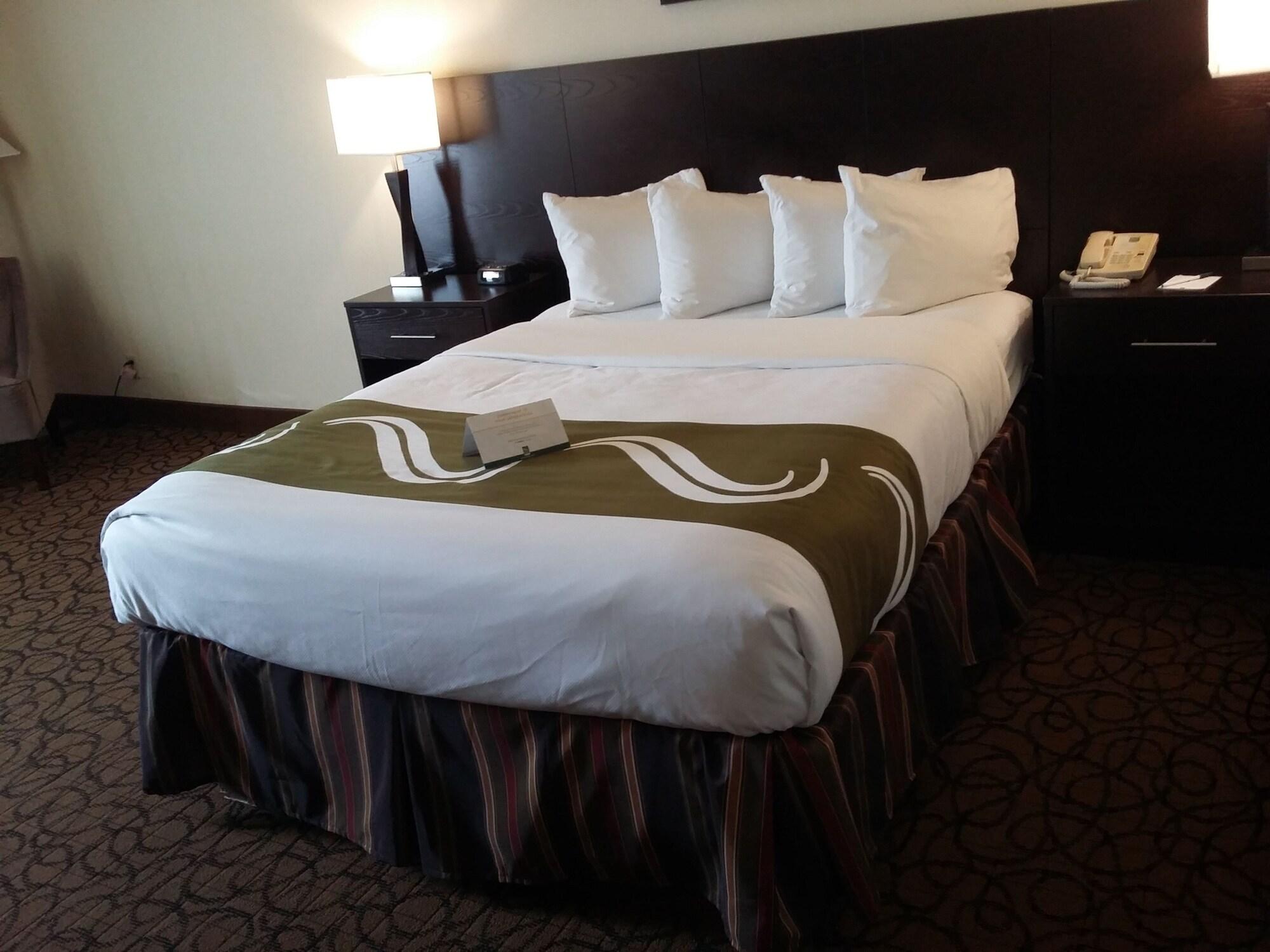 Quality Inn & Suites Escanaba North Extérieur photo