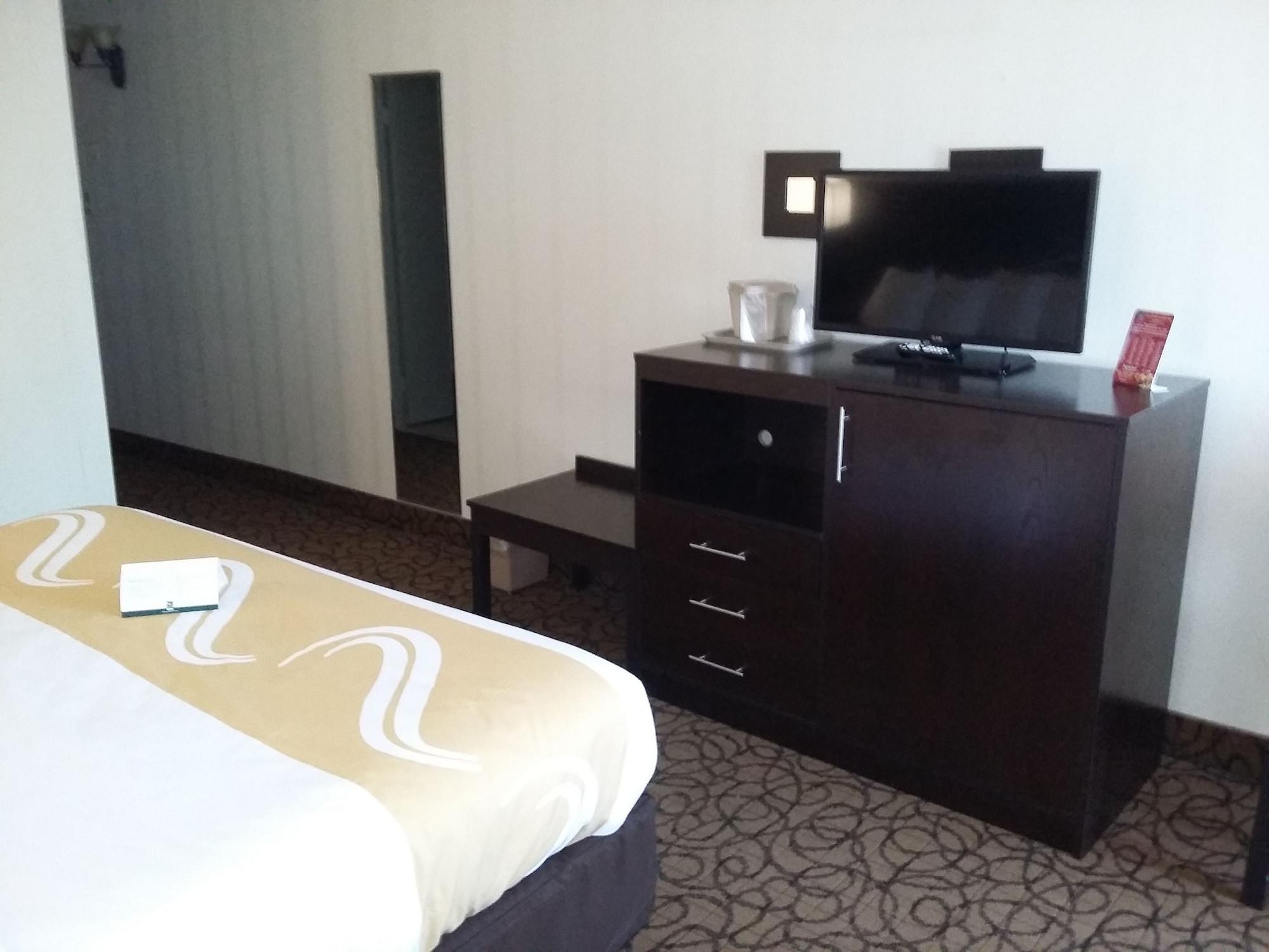 Quality Inn & Suites Escanaba North Extérieur photo