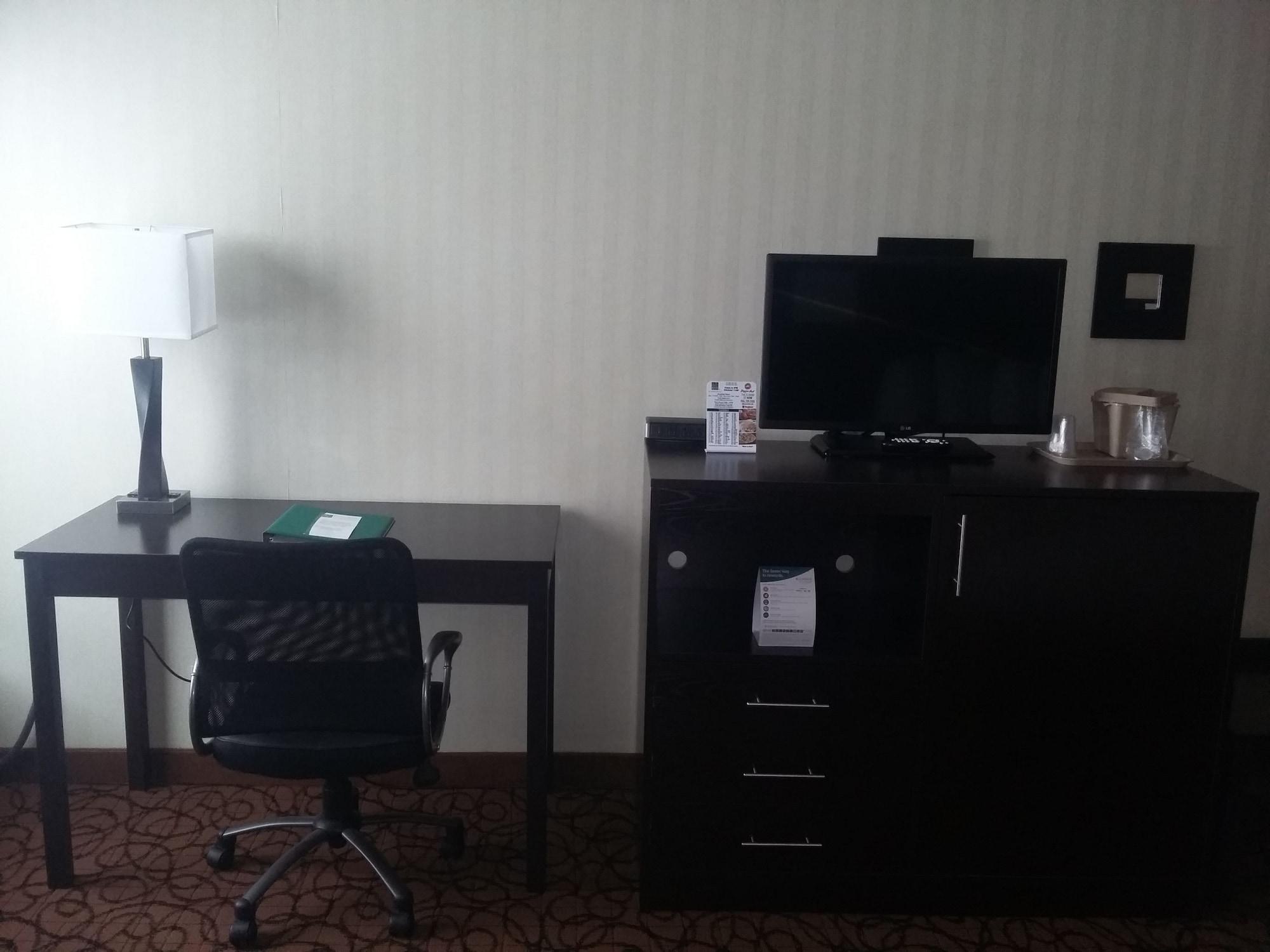 Quality Inn & Suites Escanaba North Extérieur photo