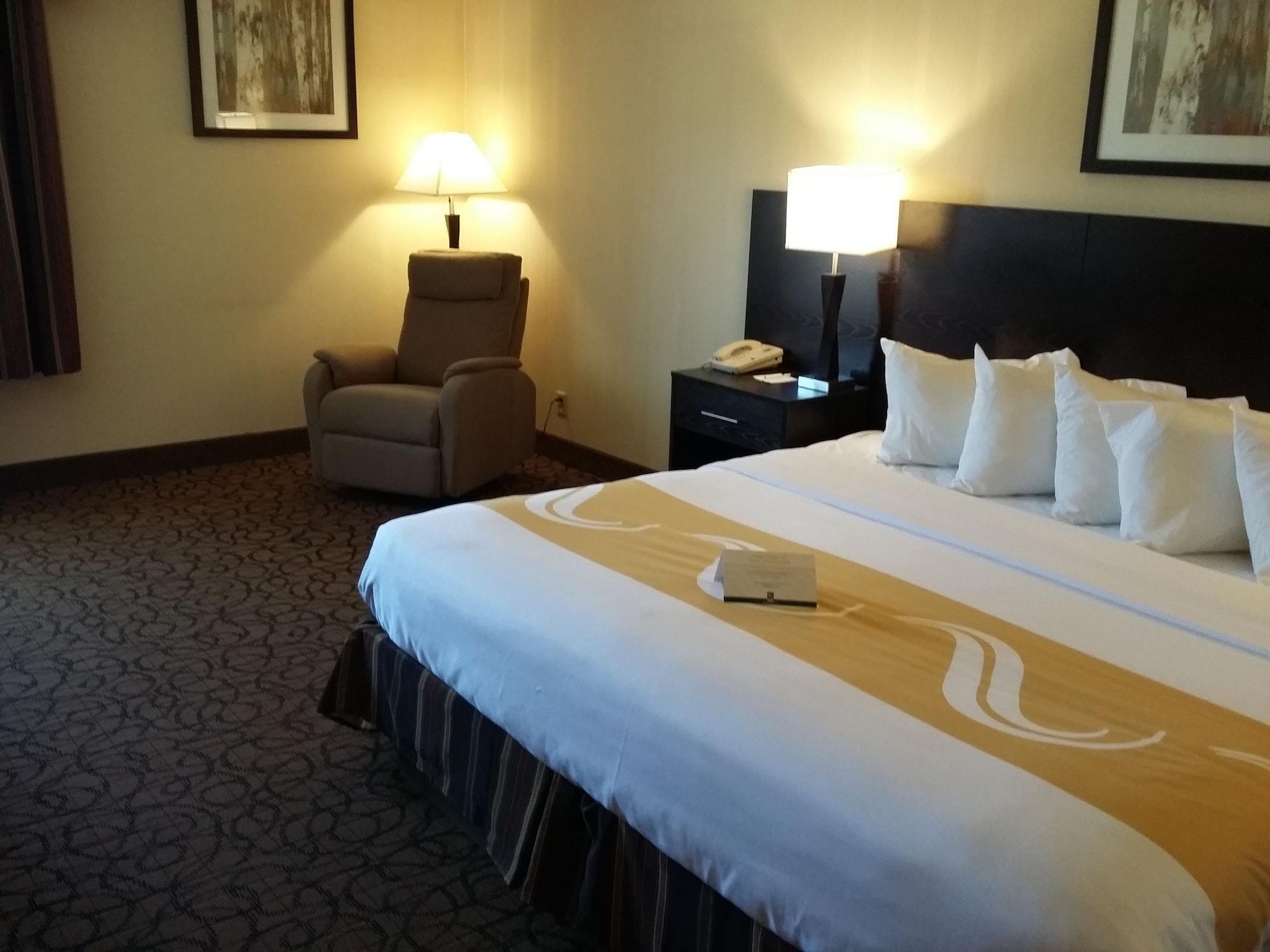 Quality Inn & Suites Escanaba North Extérieur photo