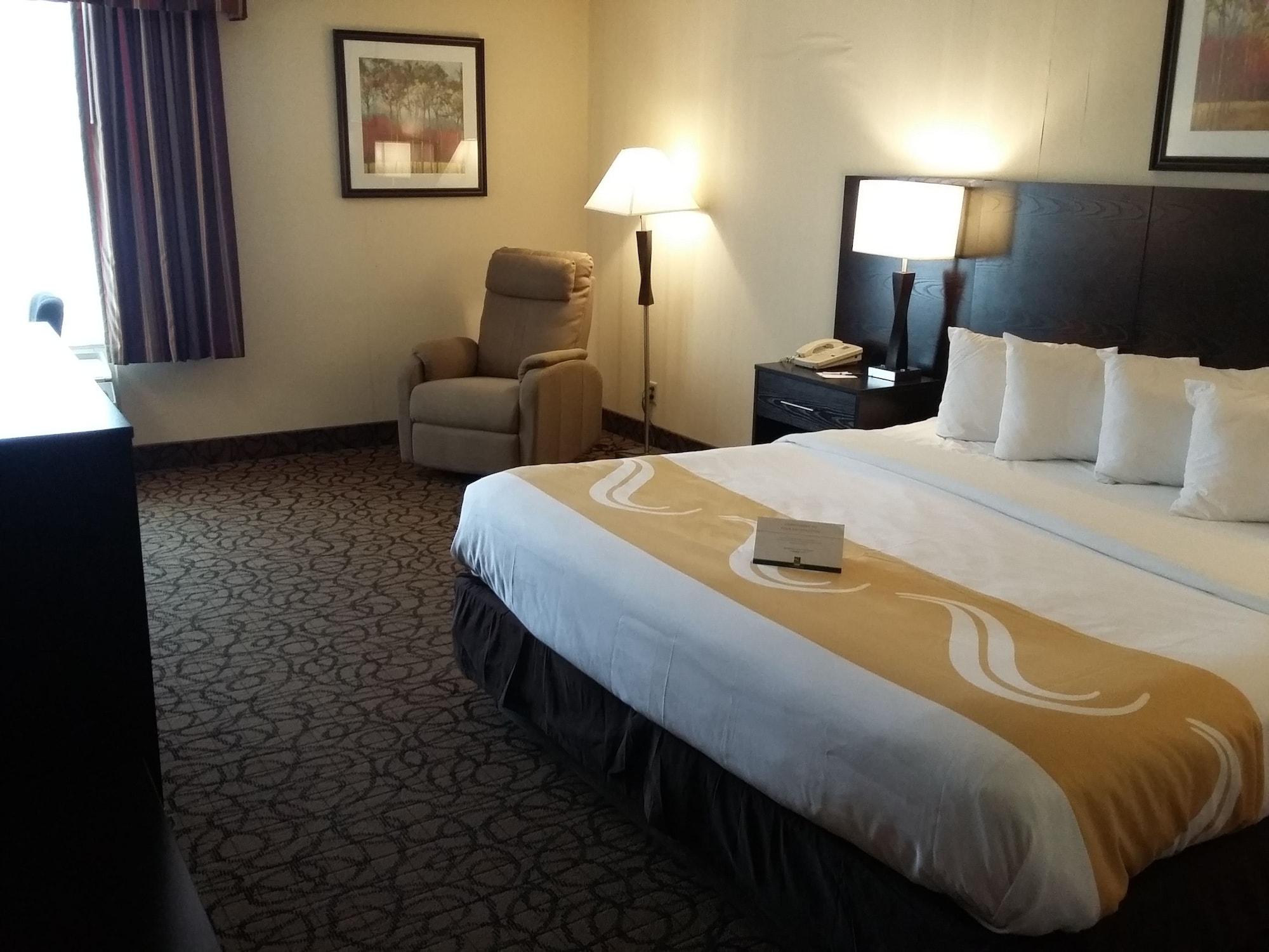 Quality Inn & Suites Escanaba North Extérieur photo