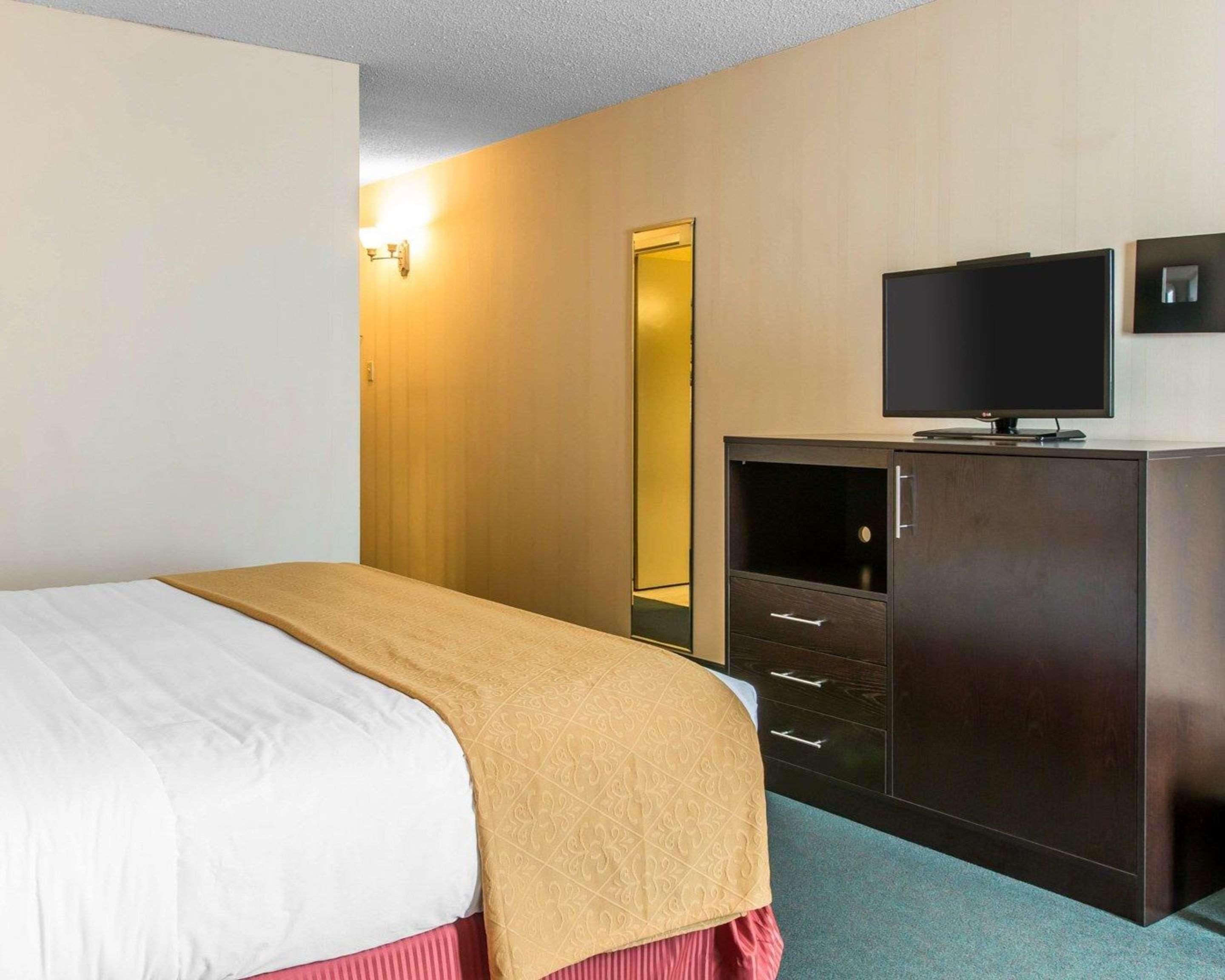 Quality Inn & Suites Escanaba North Extérieur photo
