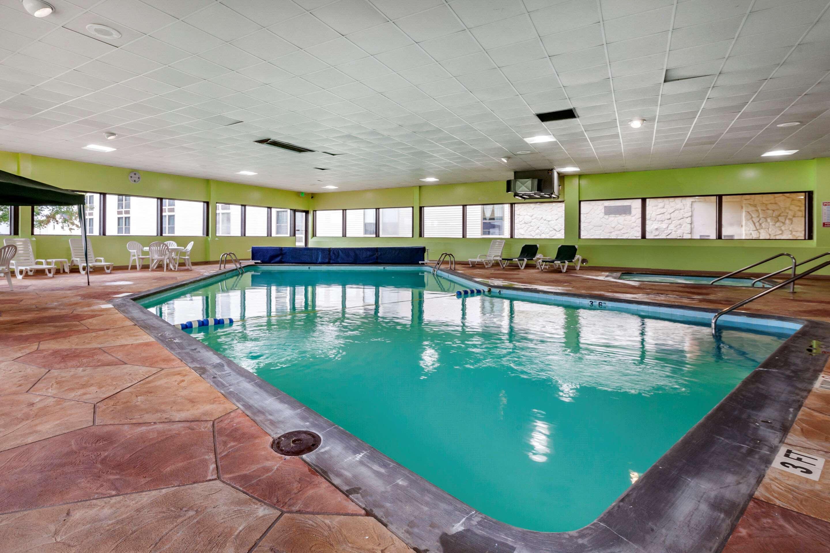 Quality Inn & Suites Escanaba North Extérieur photo