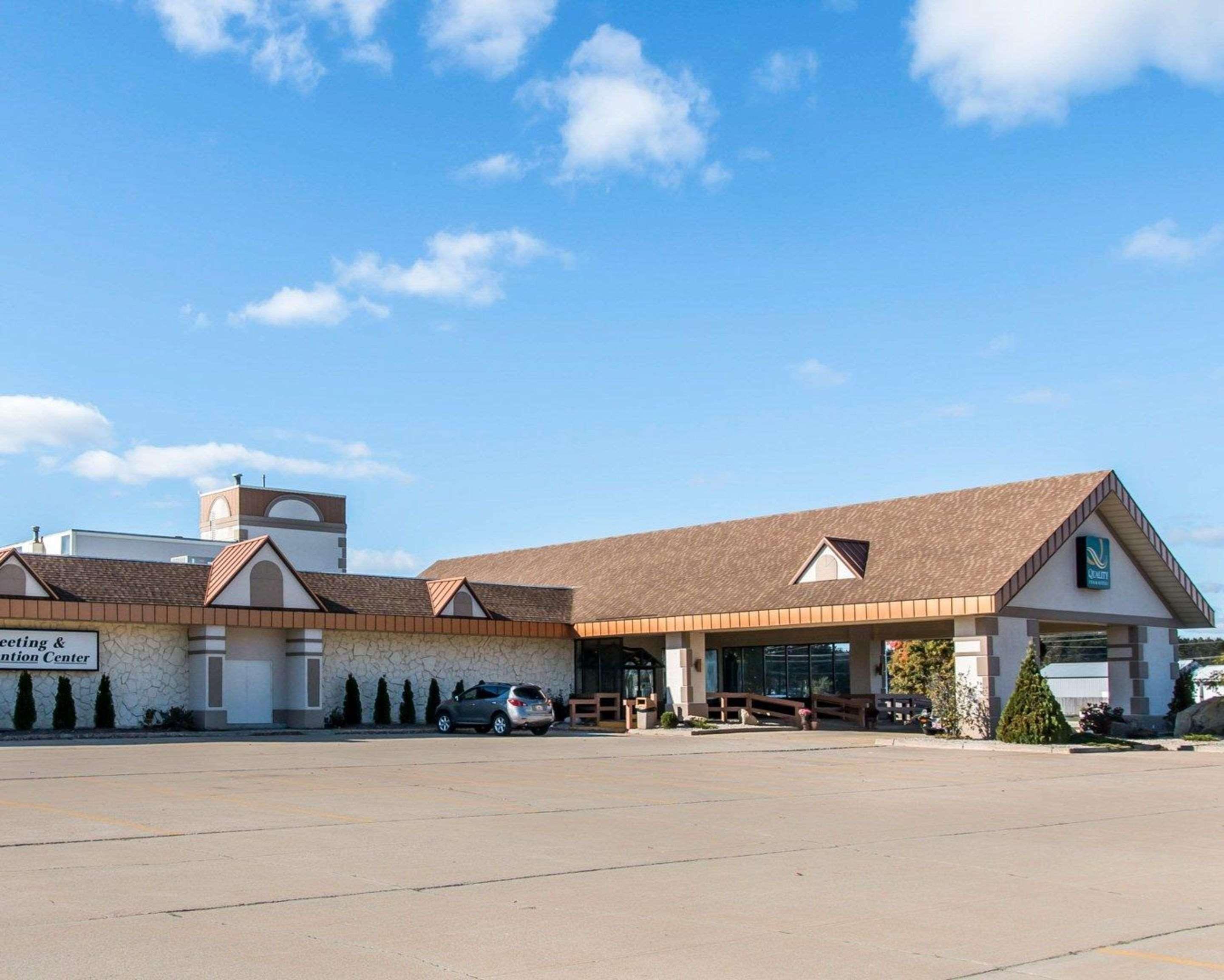 Quality Inn & Suites Escanaba North Extérieur photo