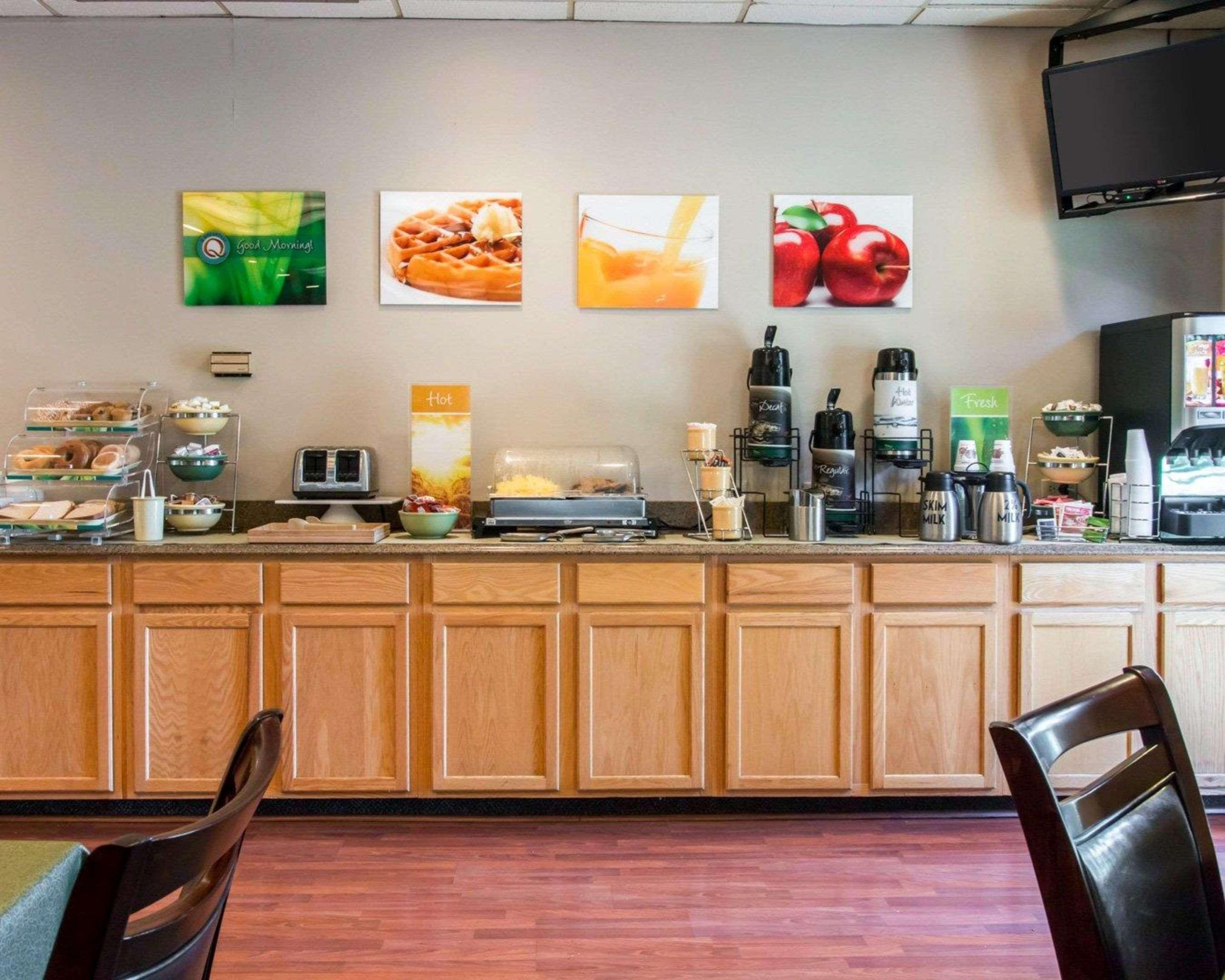 Quality Inn & Suites Escanaba North Extérieur photo