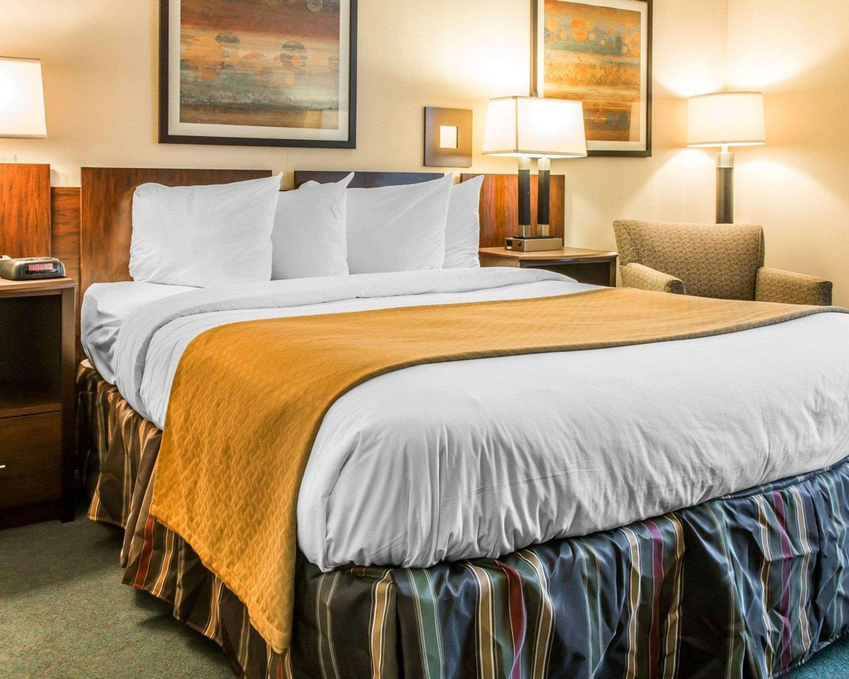 Quality Inn & Suites Escanaba North Extérieur photo